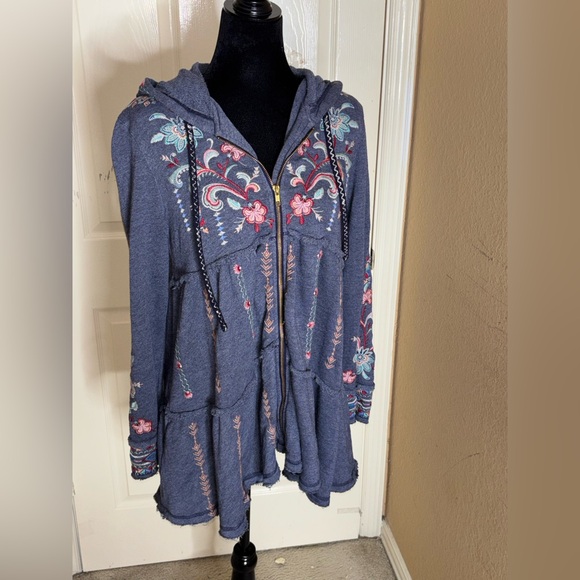 Johnny Was Woman’s Tua Tiered Hoodie Size Medium